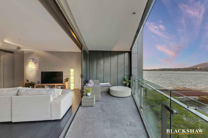 13/17 Eastlake Parade Kingston