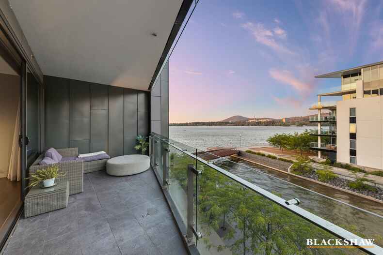 13/17 Eastlake Parade Kingston