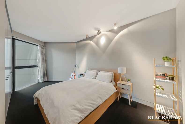 13/17 Eastlake Parade Kingston