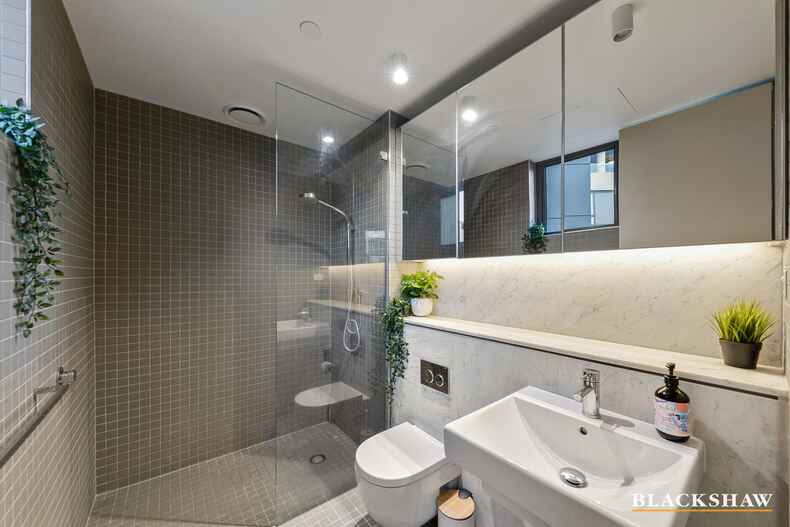 13/17 Eastlake Parade Kingston