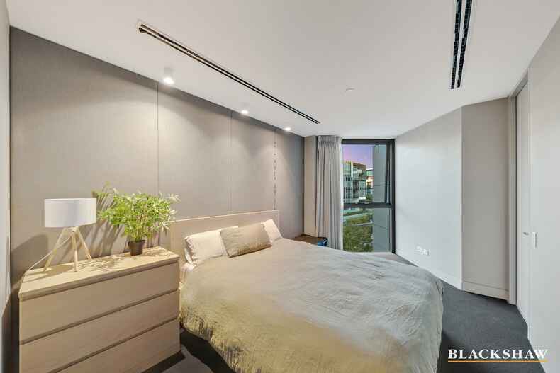 13/17 Eastlake Parade Kingston