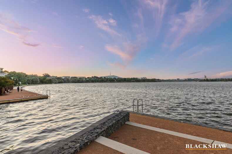 13/17 Eastlake Parade Kingston