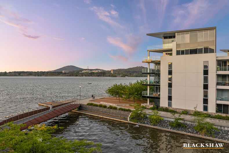 13/17 Eastlake Parade Kingston