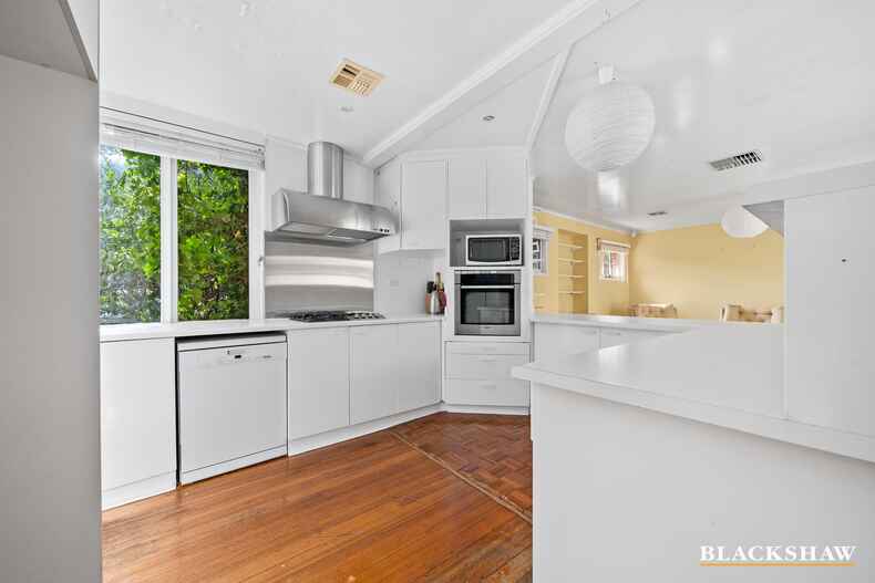 31 Hampton Circuit Yarralumla 31 Hampton Circuit Yarralumla