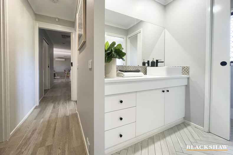 34 MacCallum Circuit Florey