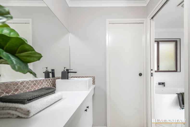 34 MacCallum Circuit Florey