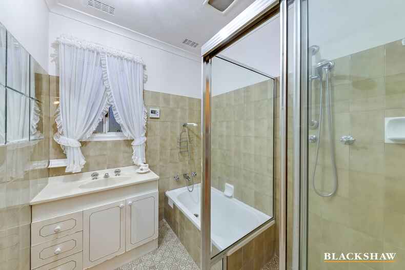 25 MacDonnell Street Yarralumla 25 MacDonnell Street Yarralumla