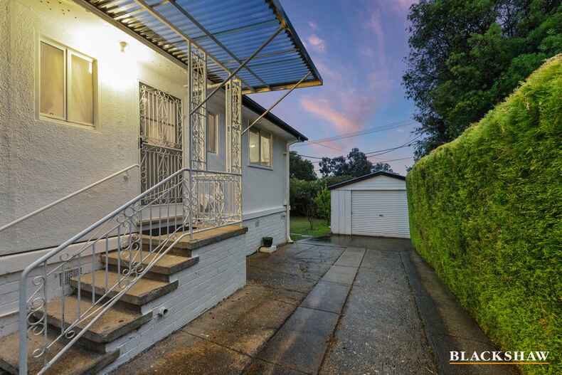 25 MacDonnell Street Yarralumla 25 MacDonnell Street Yarralumla