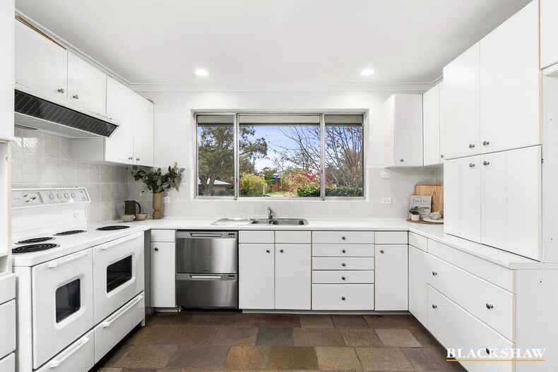 6 McLachlan Crescent Weetangera