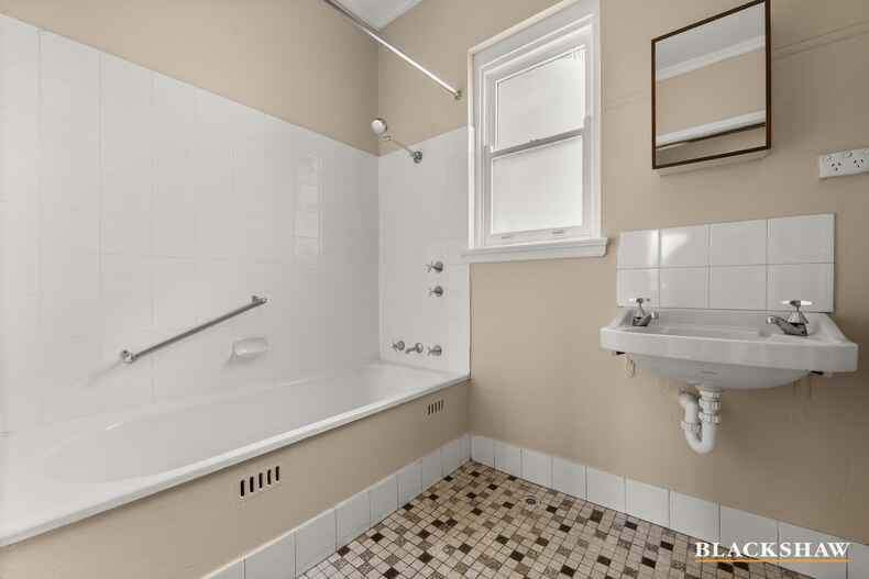 4 Mitchell Street Griffith