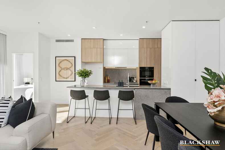 10/2 Light Street Griffith 10/2 Light Street Griffith