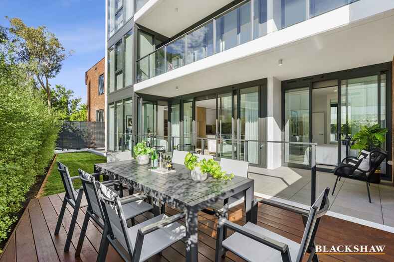 10/2 Light Street Griffith 10/2 Light Street Griffith