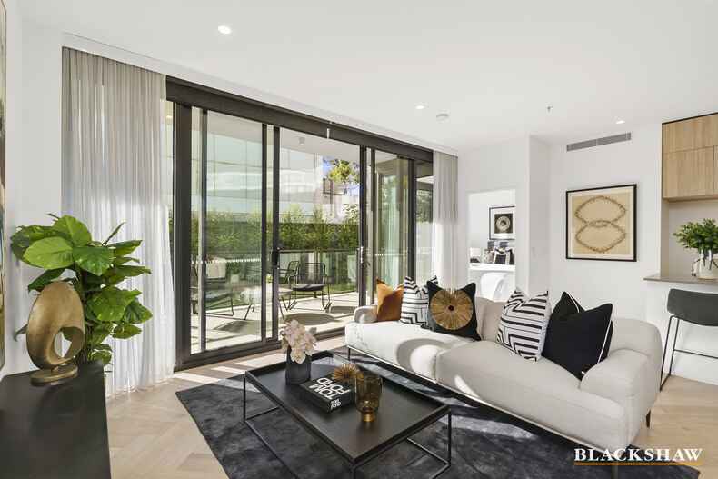 10/2 Light Street Griffith 10/2 Light Street Griffith