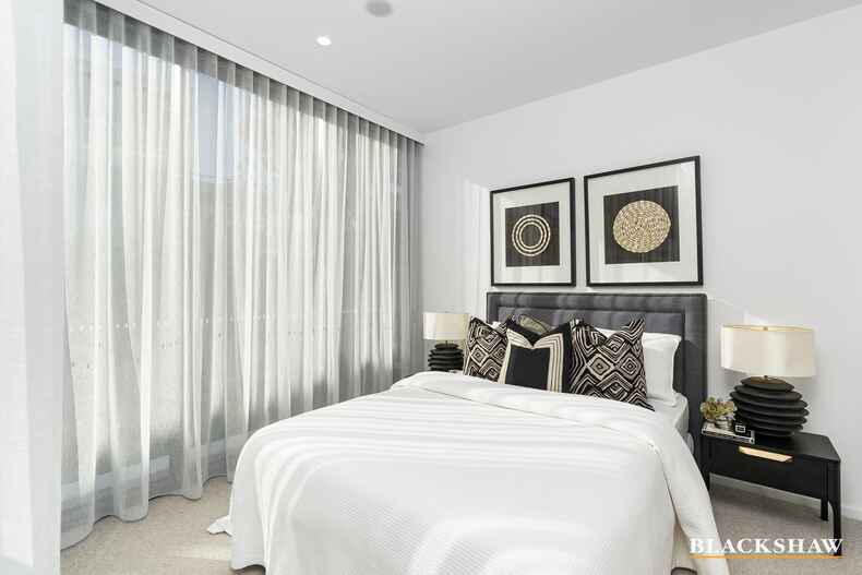 10/2 Light Street Griffith 10/2 Light Street Griffith