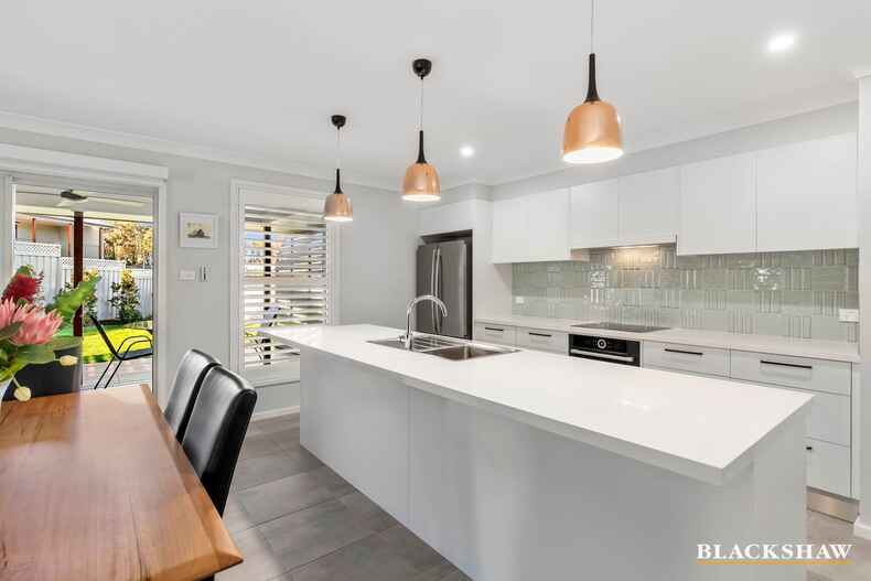 8 Jardine Road Sunshine Bay 8 Jardine Road Sunshine Bay