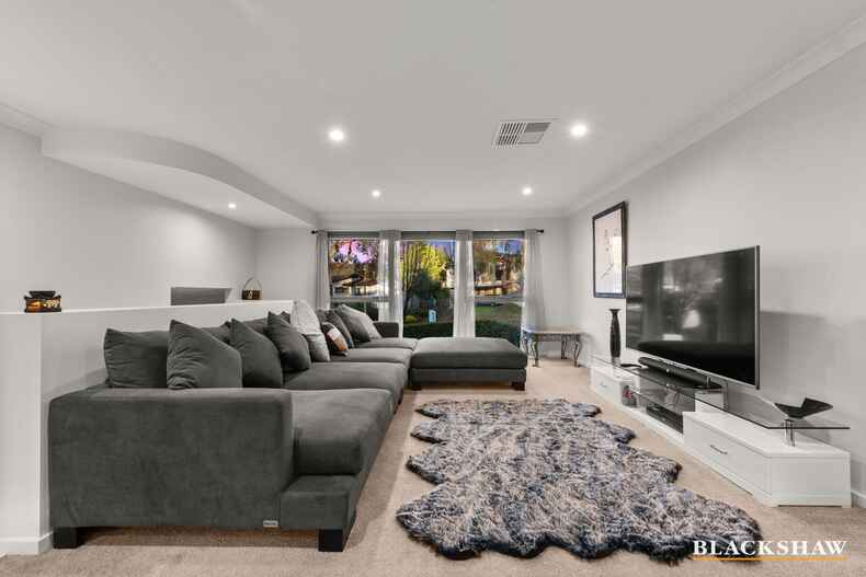 8 Hodgeman Street Mawson