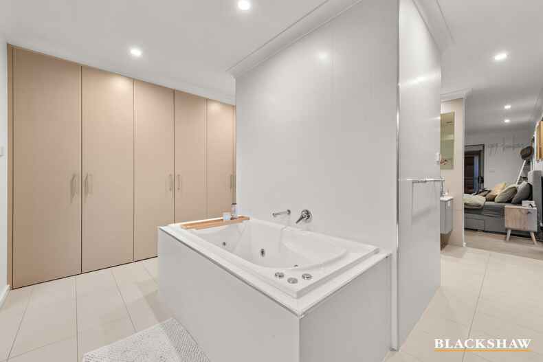 8 Hodgeman Street Mawson