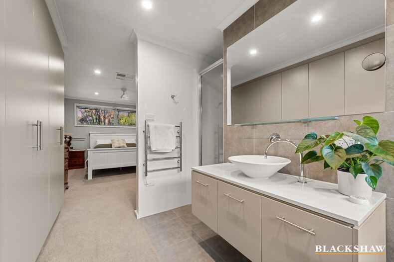 8 Hodgeman Street Mawson