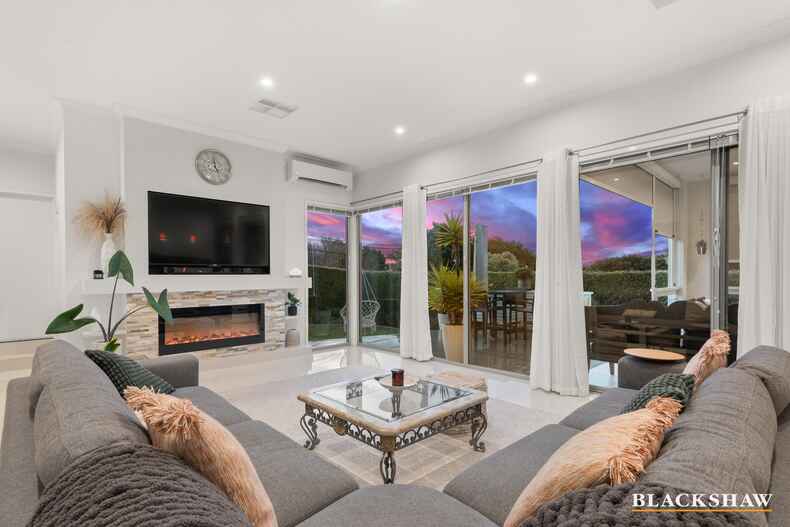 8 Hodgeman Street Mawson