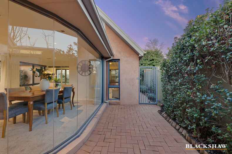 15 MacDonnell Street Yarralumla 15 MacDonnell Street Yarralumla