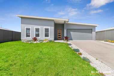 28 Gillan Grove Broulee