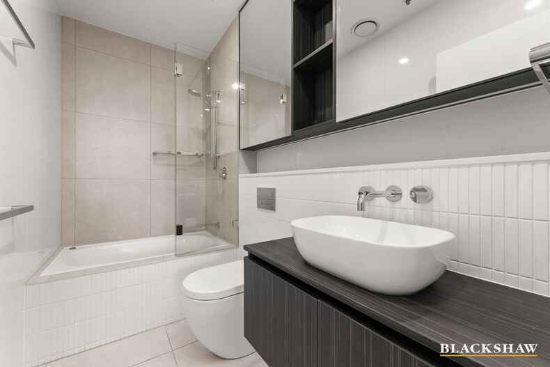 10/7 Light Street Griffith