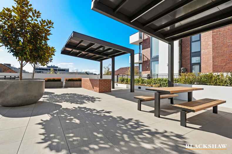 10/7 Light Street Griffith