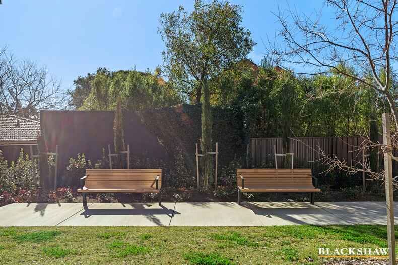 10/7 Light Street Griffith