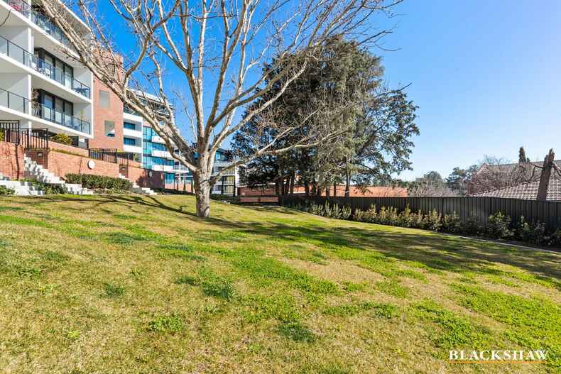 10/7 Light Street Griffith