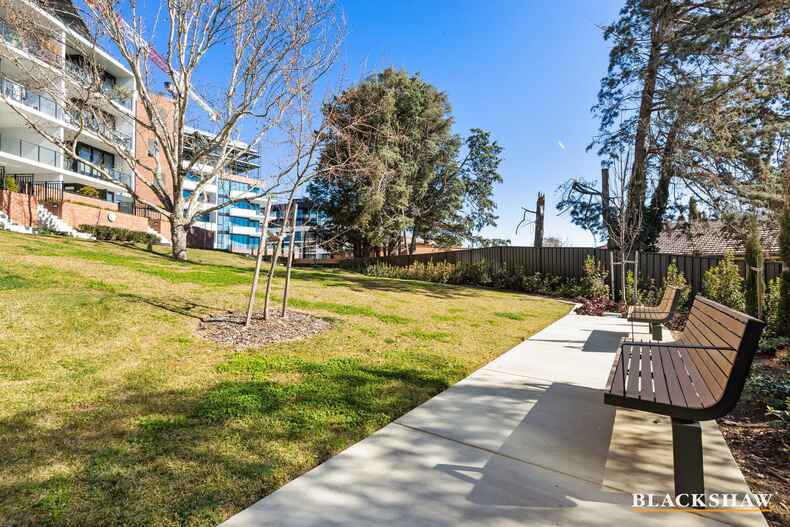 10/7 Light Street Griffith