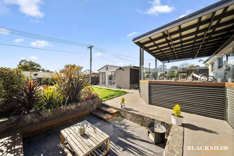 68 Twamley Crescent Richardson 68 Twamley Crescent Richardson