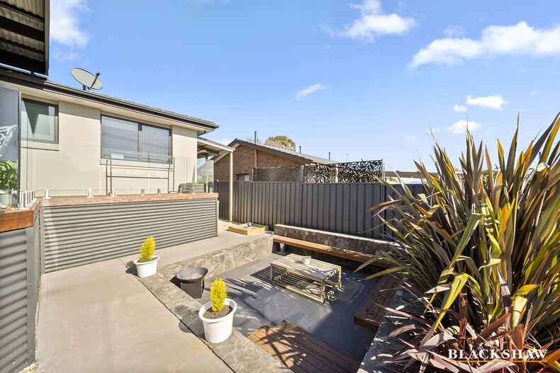 68 Twamley Crescent Richardson 68 Twamley Crescent Richardson