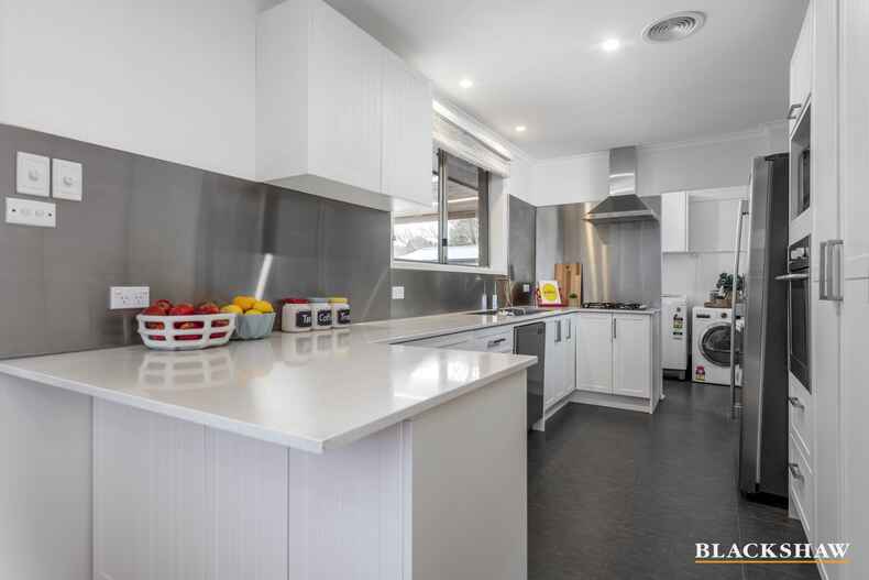 77 Beaurepaire Crescent Holt 77 Beaurepaire Crescent Holt