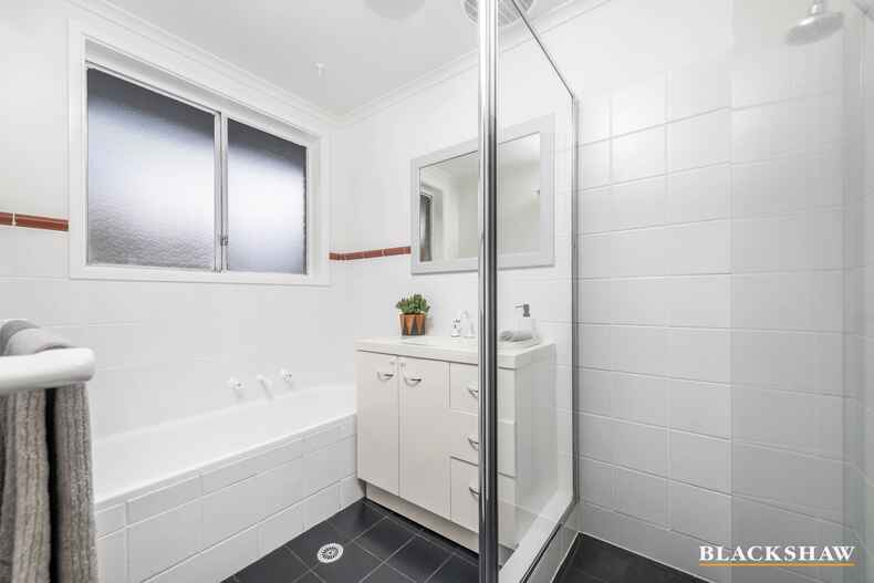 77 Beaurepaire Crescent Holt 77 Beaurepaire Crescent Holt