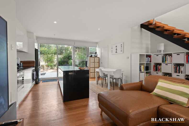 4/49 Hampton Circuit Yarralumla