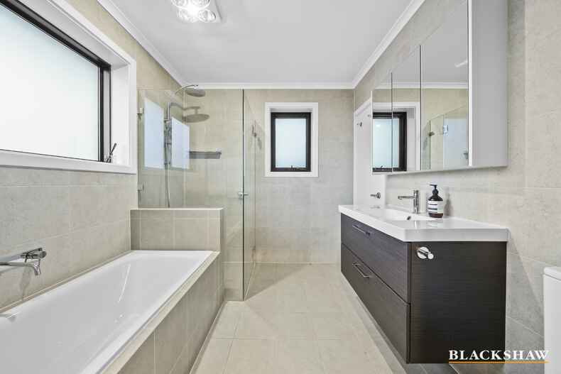 128 Carnegie Crescent Griffith 128 Carnegie Crescent Griffith