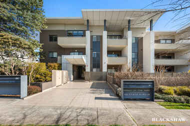 9/29 State Circle Deakin