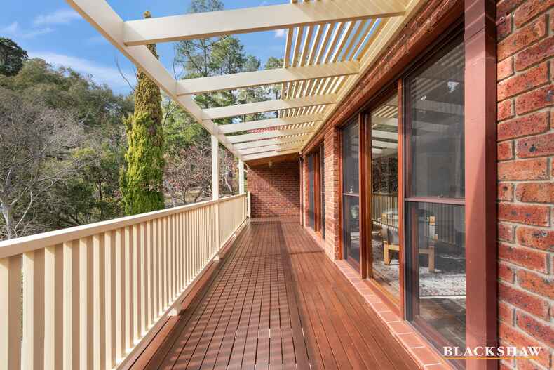 12 Broinowski Place Isaacs