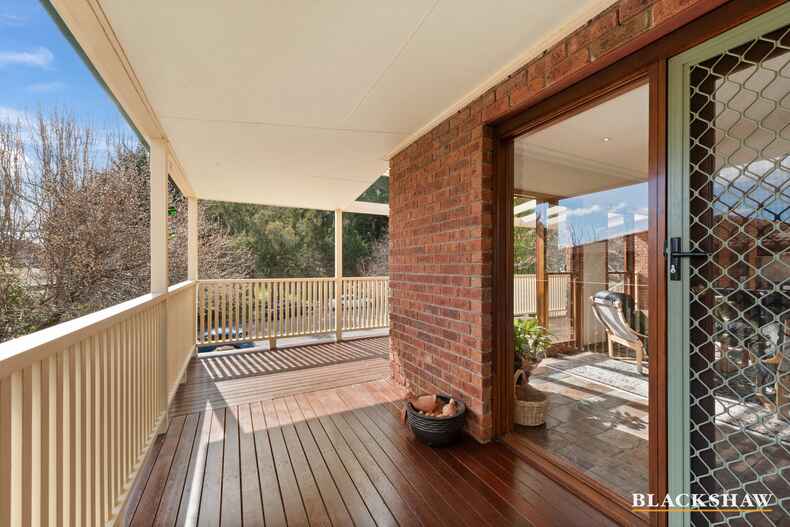 12 Broinowski Place Isaacs