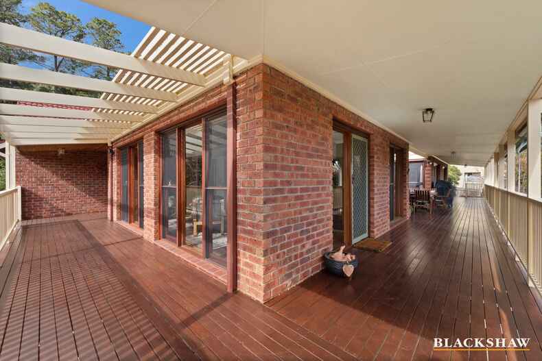 12 Broinowski Place Isaacs