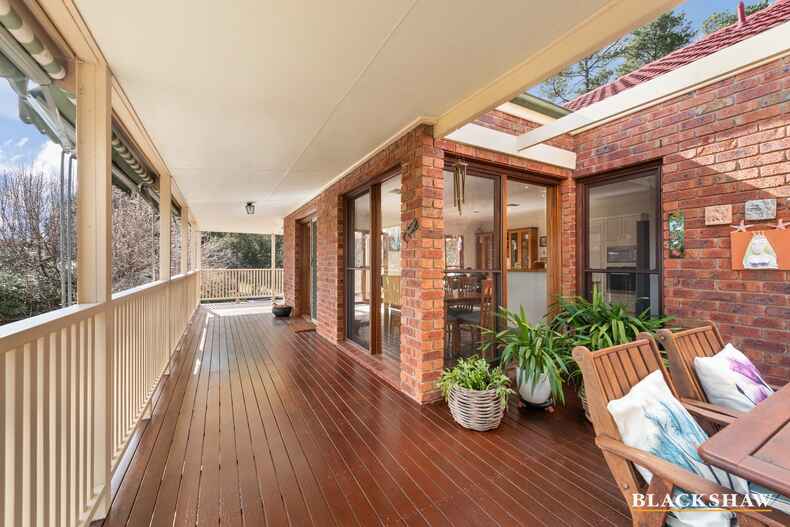 12 Broinowski Place Isaacs