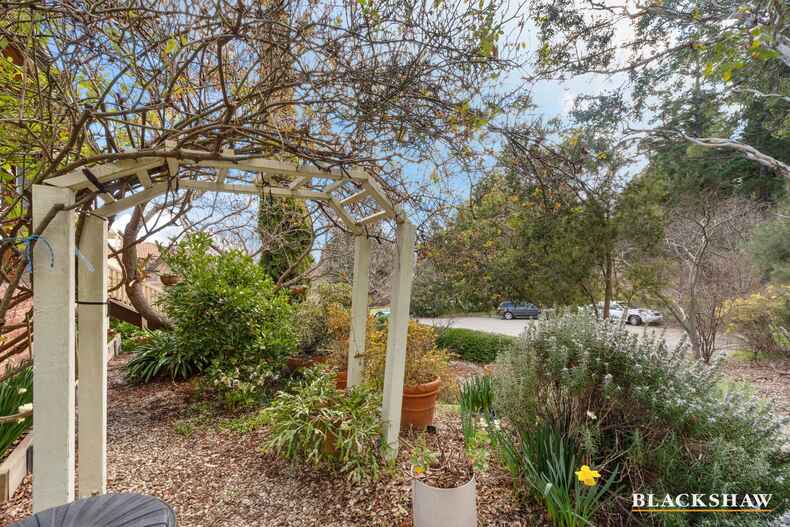 12 Broinowski Place Isaacs