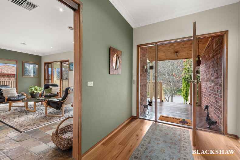 12 Broinowski Place Isaacs