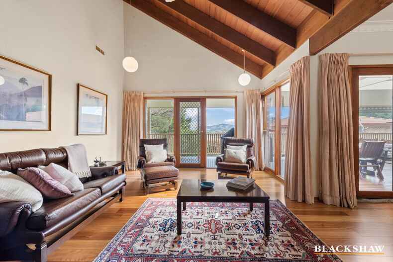 12 Broinowski Place Isaacs