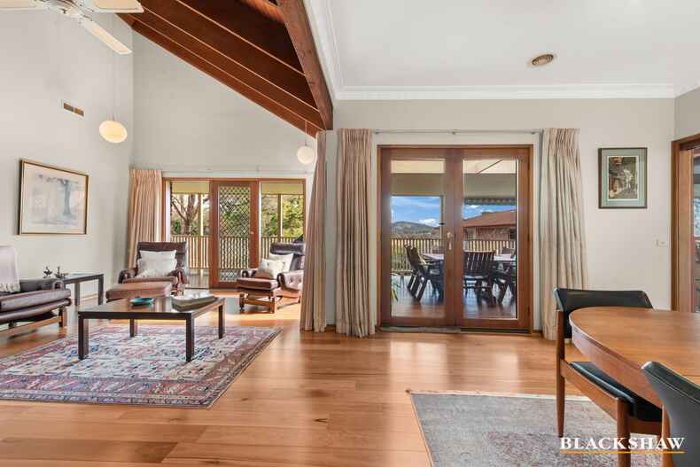 12 Broinowski Place Isaacs