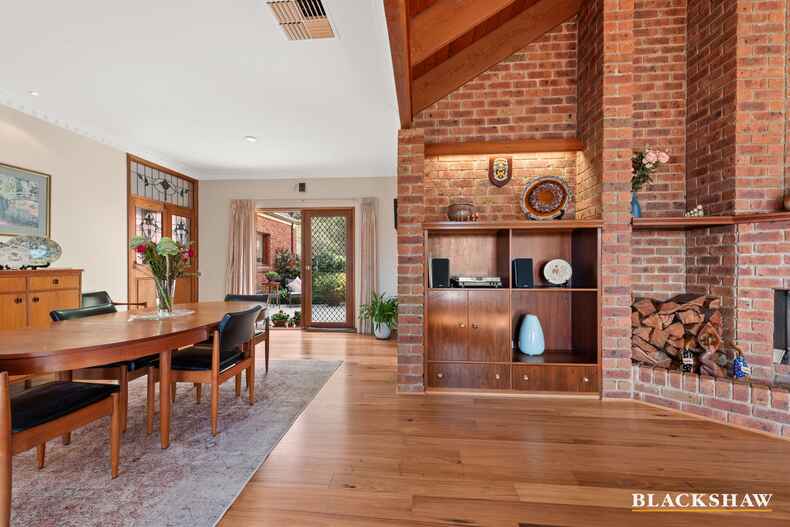 12 Broinowski Place Isaacs