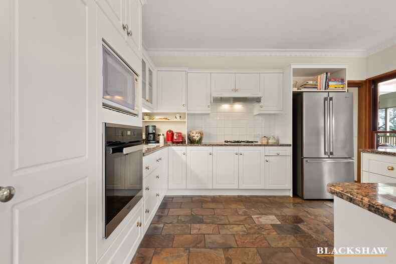 12 Broinowski Place Isaacs