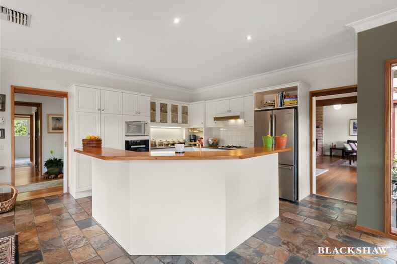 12 Broinowski Place Isaacs