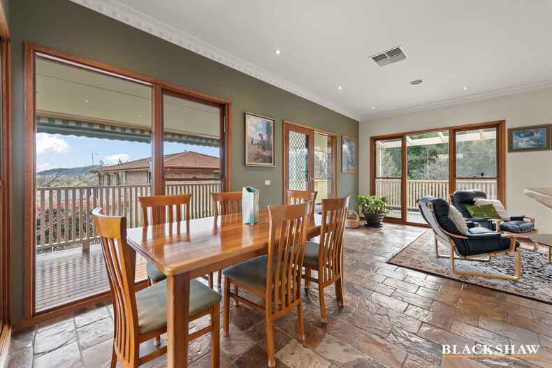 12 Broinowski Place Isaacs