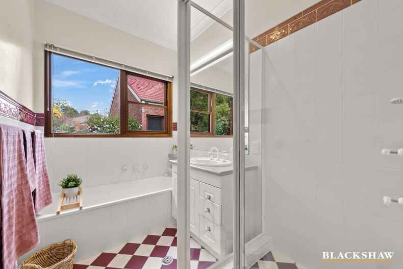 12 Broinowski Place Isaacs